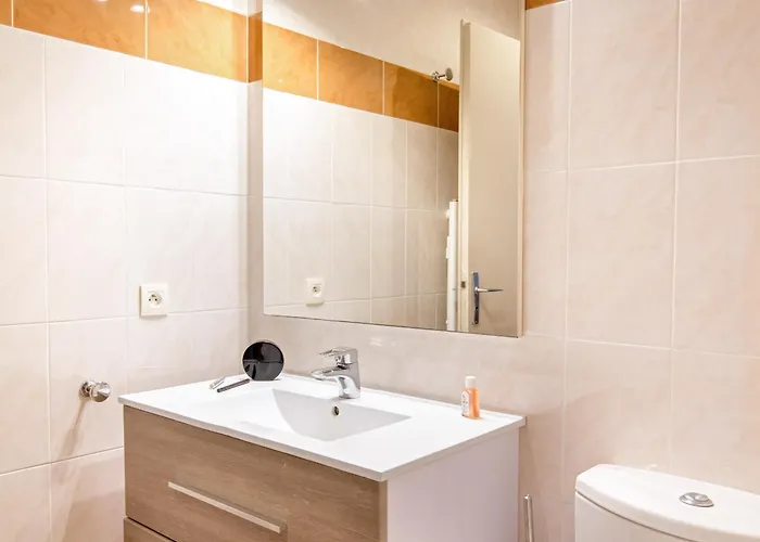 Lejlighed 2 Pers Climatise, Proche Et Commerces, Wifi - Fr-1-466a-24 *